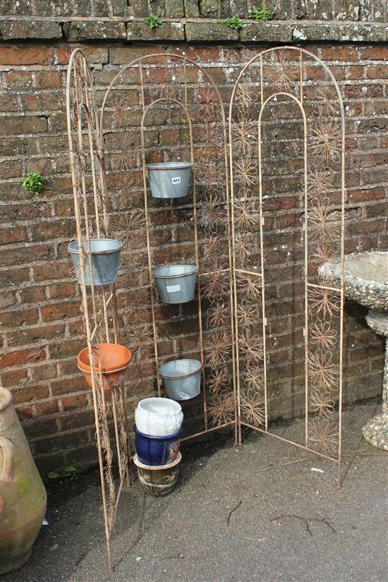 Metal garden screen & pots